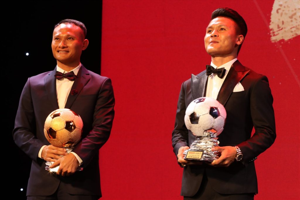 Nguyễn Trọng Hoàng nhận giải quả bóng vàng năm 2019